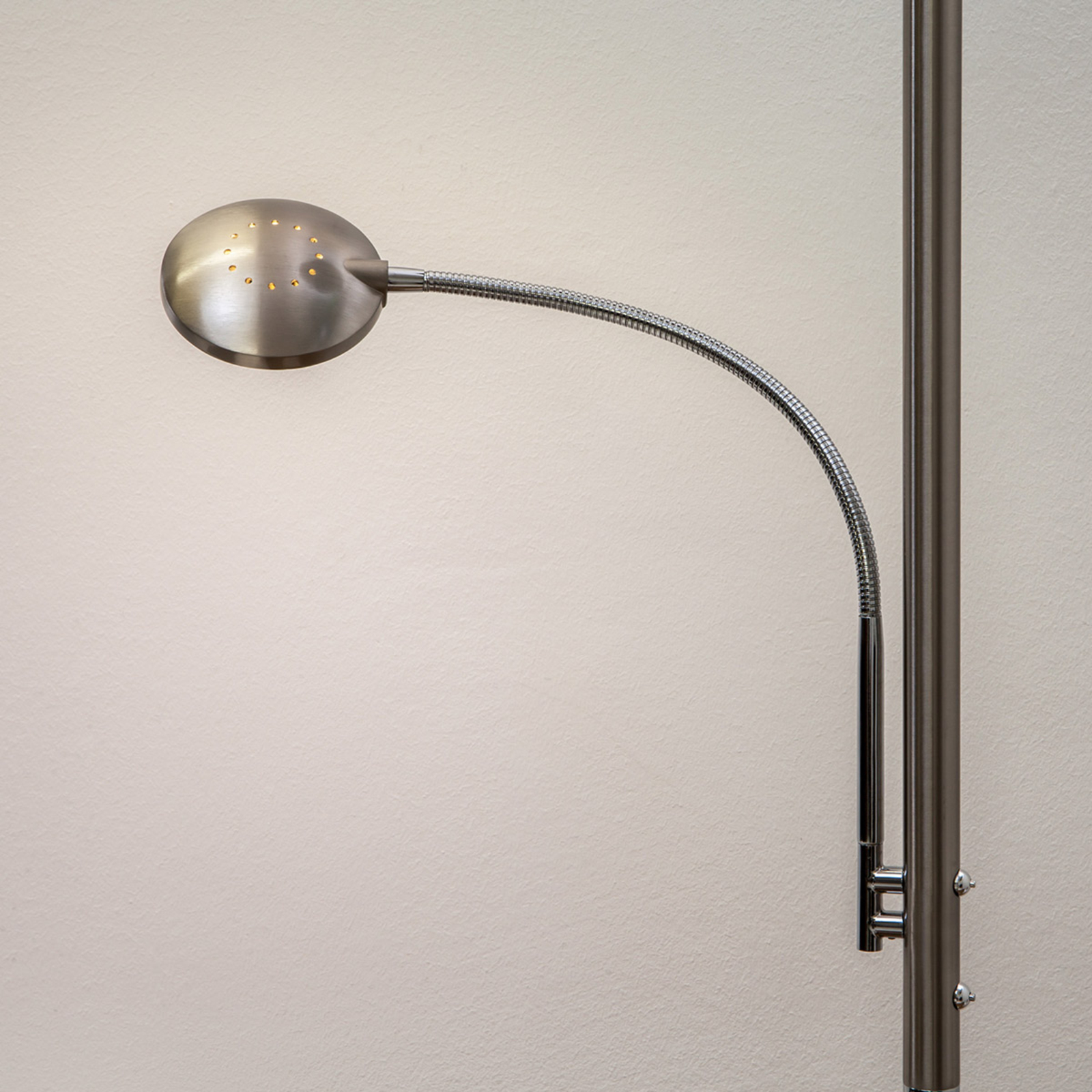 Lindby LED-Stehlampe Malea, nickel, Leselampe, dimmbar
