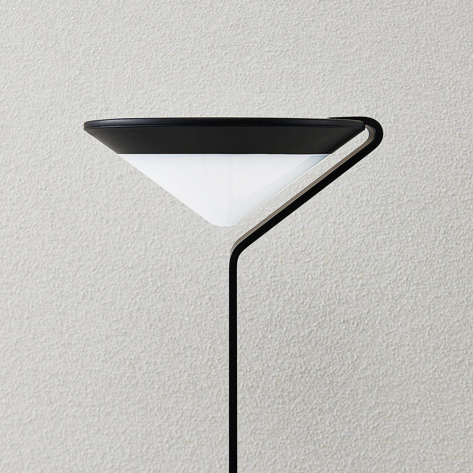 Lindby Clamor candeeiro de caminho LED solar com sensor PIR