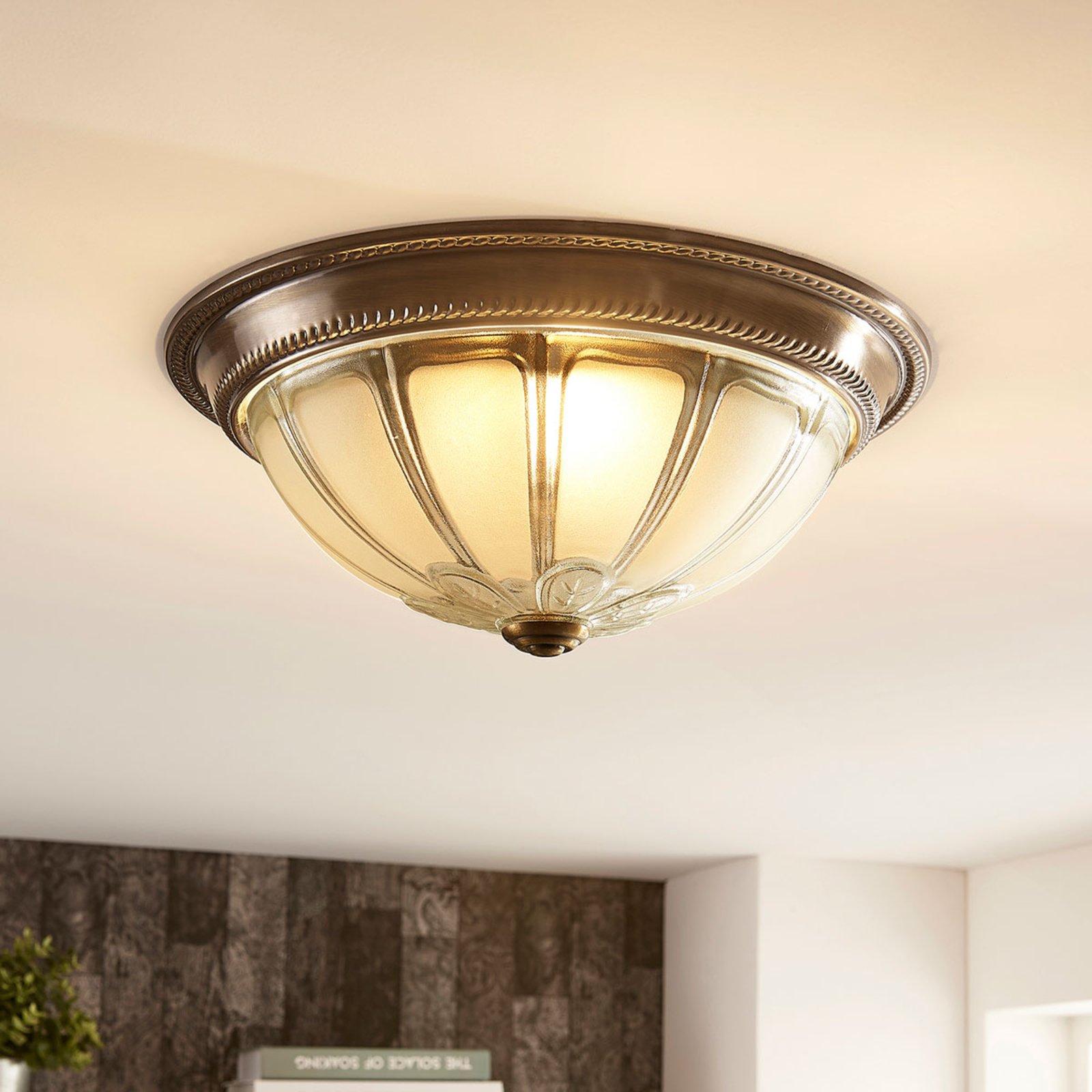 Lindby LED stropna svetilka Henja, starinska medenina, Ø 32 cm, z možnostjo