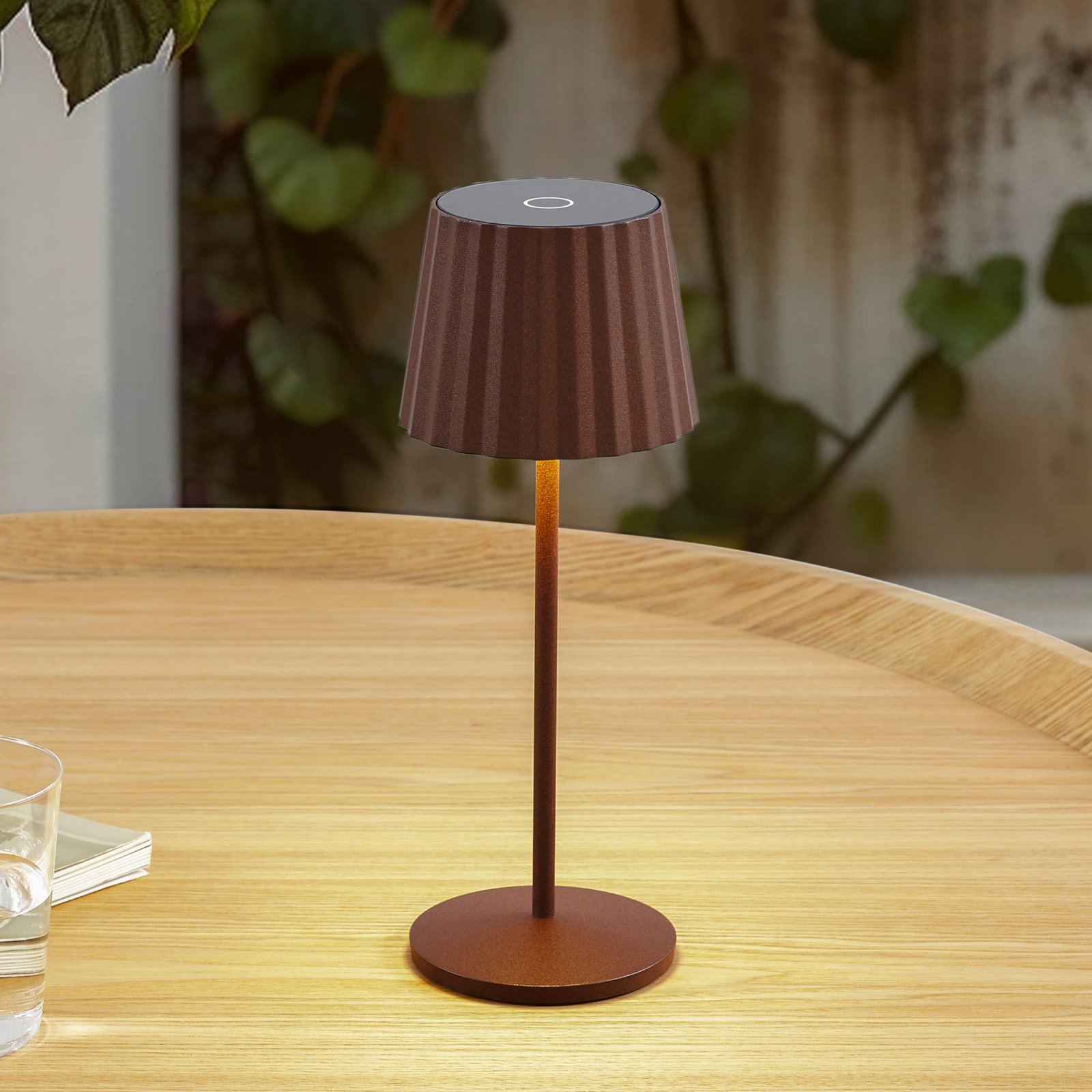 Lindby LED-Akku-Tischleuchte Esali, rostbraun, IP65