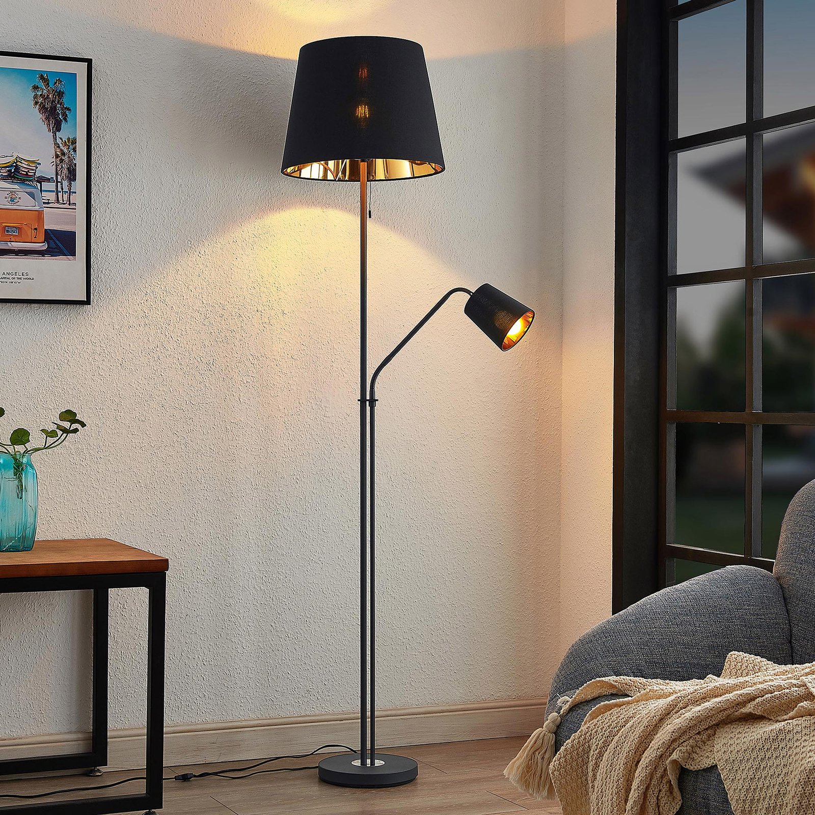 Lindby Stehlampe Efalia, schwarz/gold, Textil, Leselicht