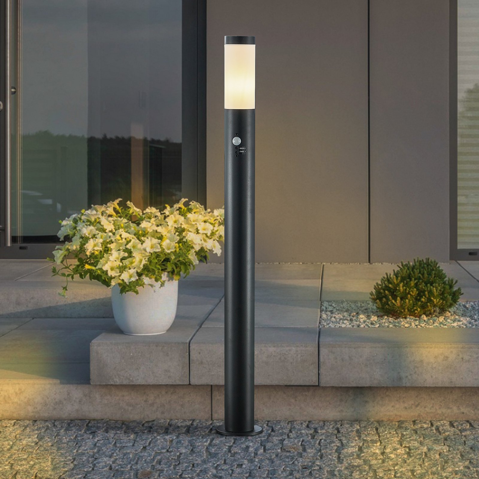 Lindby, borne lumineuse Statius, anthracite/blanc, détecteur, 100 cm